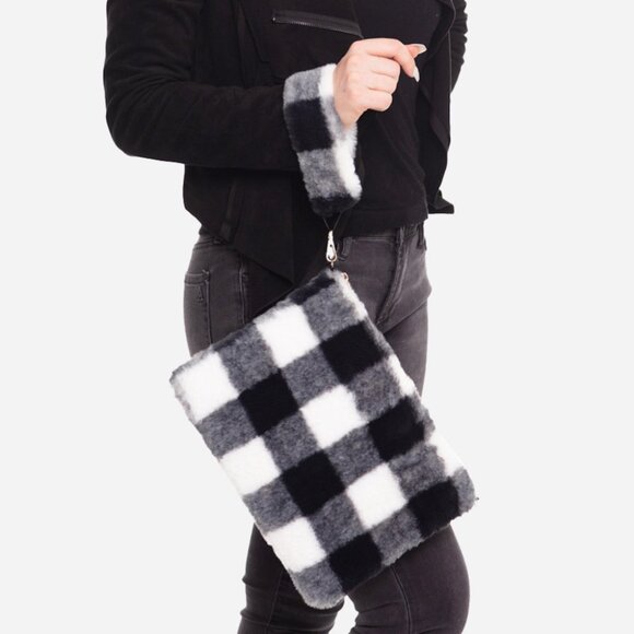 NWT BOUTIQUE   Faux Fur Buffalo Check Handbag Featuring Detachable Wristlet. - Picture 2 of 3